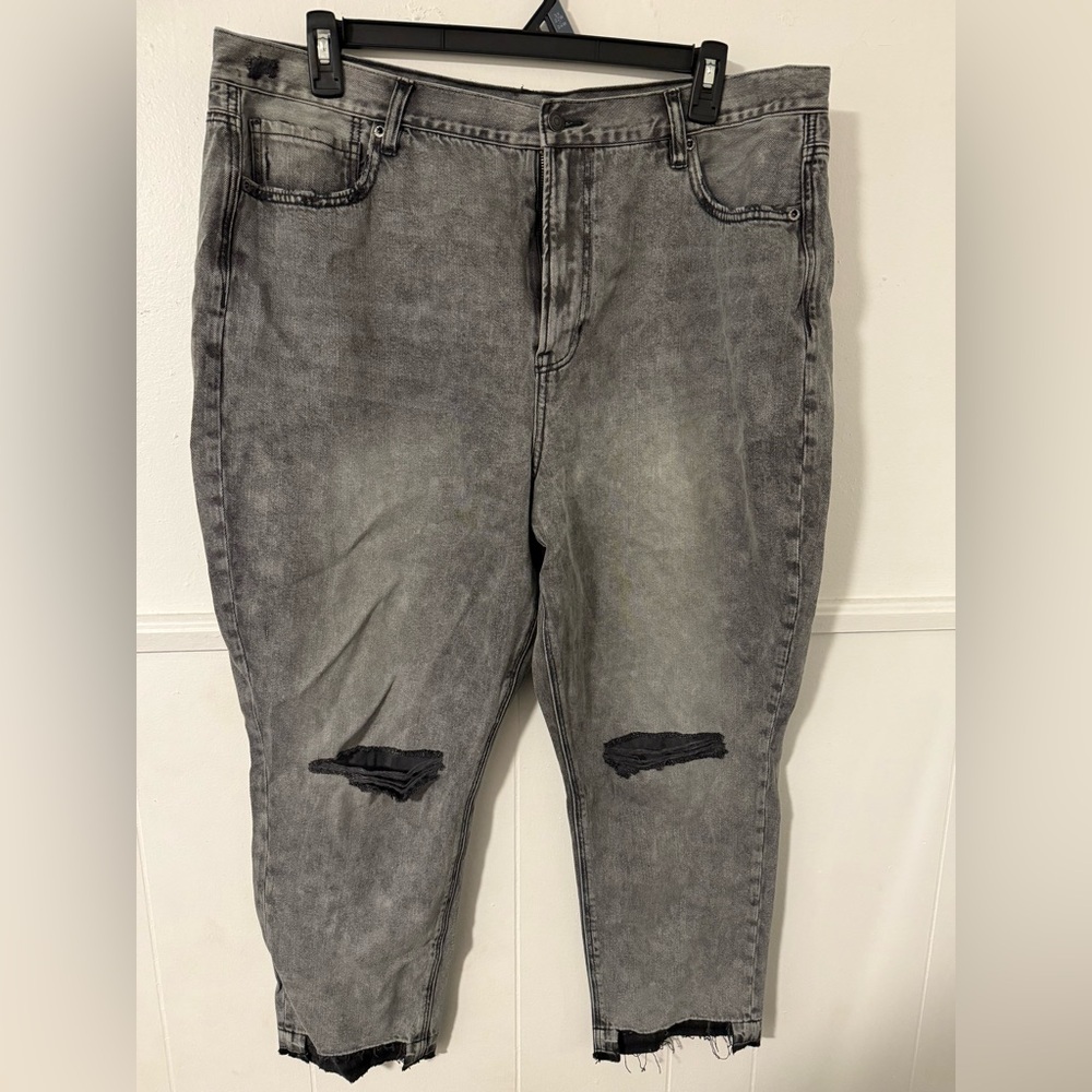 AMERICAN EAGLE PETITE SHORT PLUS SIZE RIPPED GRUNGE STRAIGHT LEG JEANS